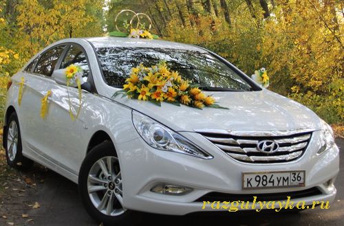 цветы в оформлении свадебного автомобиля